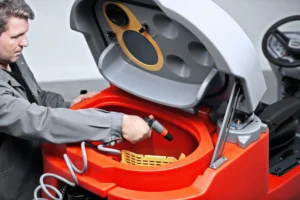 Tankreinigung vom Scrubmaster B 175 R aufgenommen von Businessfotograf Benno Cray.