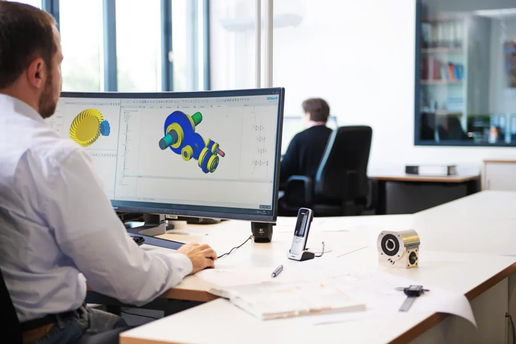 Ingenieur der ZAE Antriebssysteme an seinem Computerarbeitsplatz fotografiert von Benno Cray Businessfotograf.