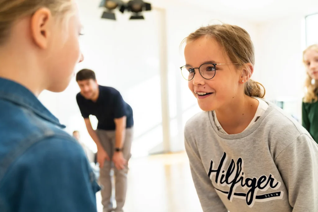 Schülerin des Gymnasium Lüneburger Heide beim Darstellendes Spiel Unterricht.
